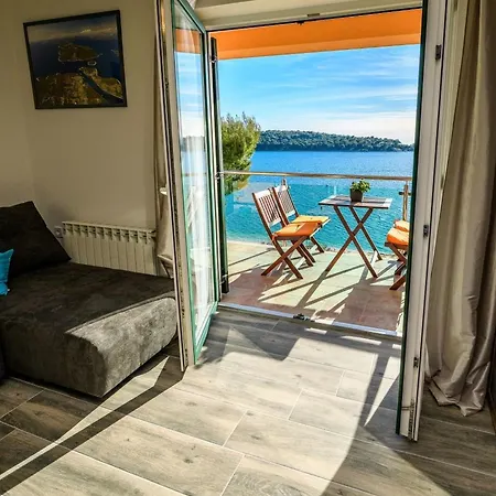 Daire Magnolia - Kamelia By Interhome Mali Lošinj